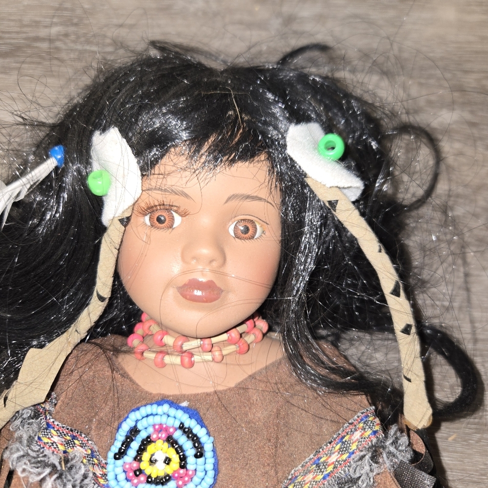 Native American-Inspired Doll with Black Hair‎ - Picture 13 of 16